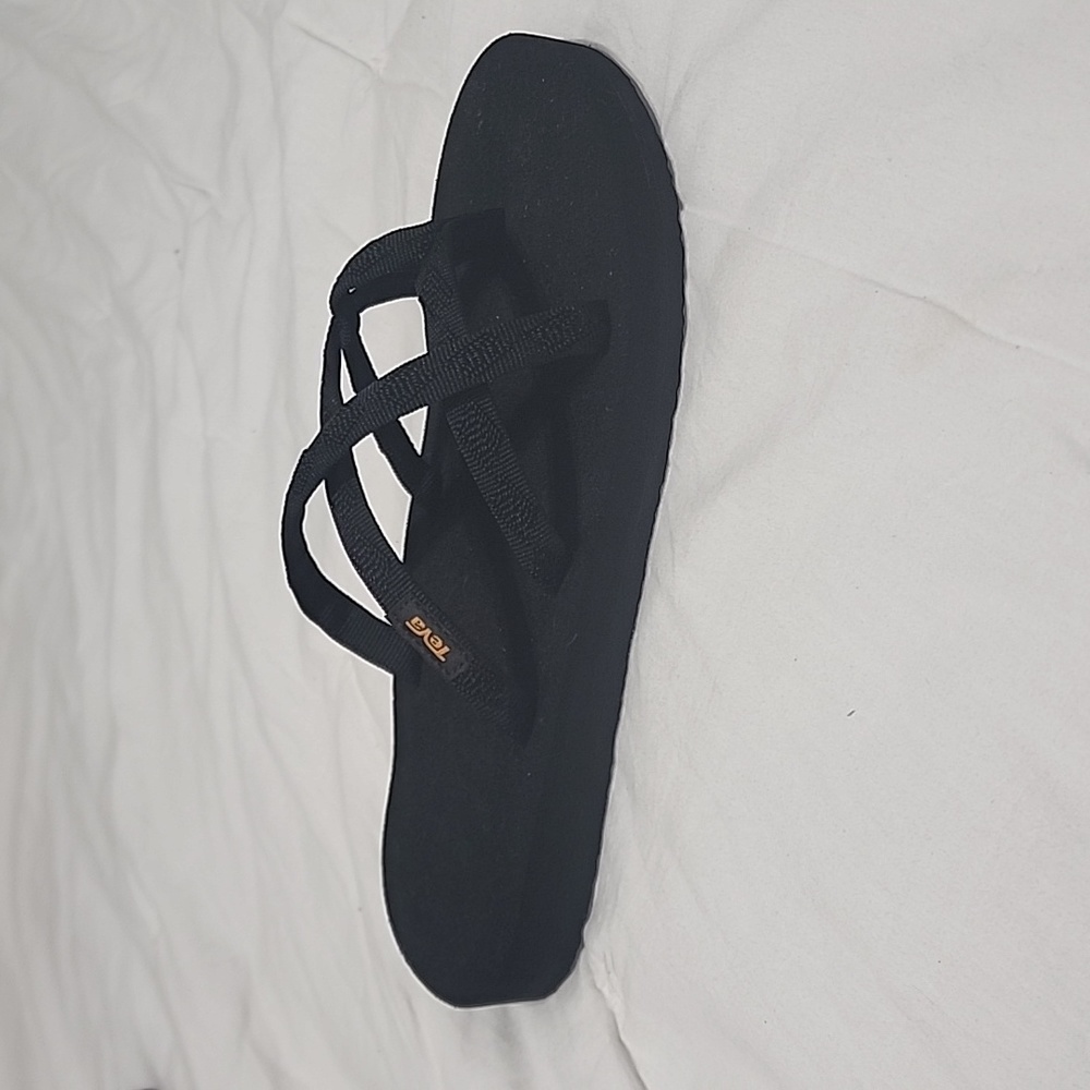 Teva Olawahu women's sz 6